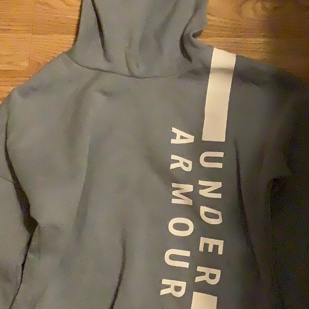 Under armour sweatshirt size XS. - Picture 2 of 5